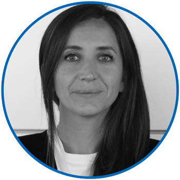 Foto in bianco e nero in primo piano di Anna di Meo - Direttore generale