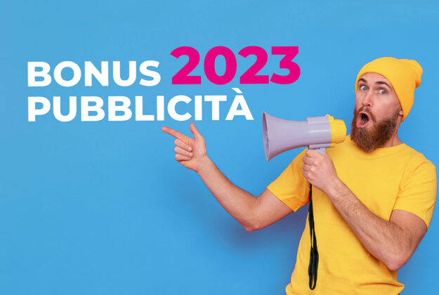 Bonus pubblicità 2023 - ragazzo vestito completamente di giallo con cappellino e megafono in mano indica la scritta Bonus Pubblicità 2023