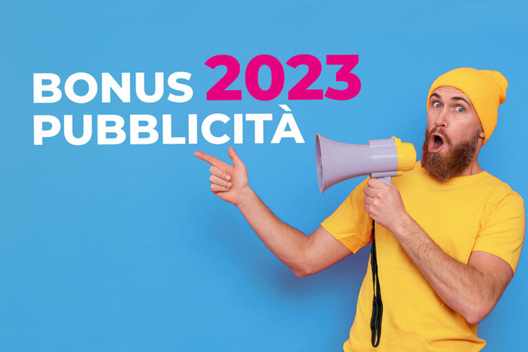 Bonus pubblicità 2023 - ragazzo vestito completamente di giallo con cappellino e megafono in mano indica la scritta Bonus Pubblicità 2023